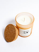 Load image into Gallery viewer, Dreams Soy Candle - Species by the Thousands - Berte
