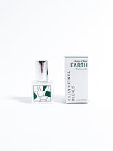 Load image into Gallery viewer, Earth Perfume Oil - Kelly + Jones - Berte
