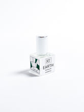 Load image into Gallery viewer, Earth Perfume Oil - Kelly + Jones - Berte
