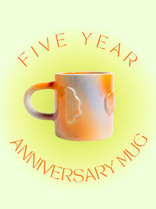 Graffiti Relief Mug: 5 Year Anniversary - Days Eye Ceramics - Berte
