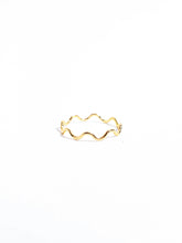Load image into Gallery viewer, Ripple Stacking Ring - Goldeluxe - Berte
