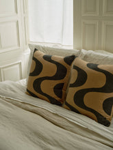 Load image into Gallery viewer, Sand Waves Pillow - SUNDAY/MONDAY - Berte

