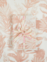 Load image into Gallery viewer, Protea Petal Linen Napkin Set - Bonnie and Neil - Berte
